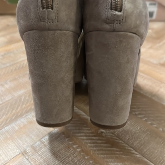 NEW Jessica Simpson Kandiss Block Heel Open Toe Tie Up Suede Sandal in Taupe - Picture 8 of 8